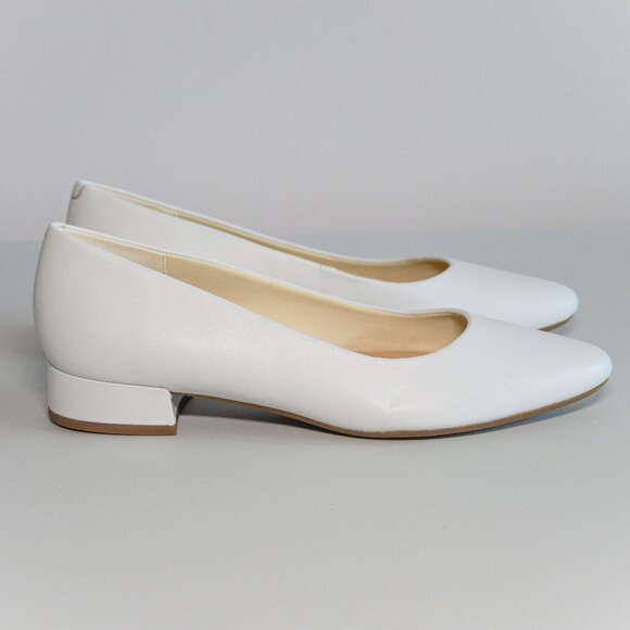 Easy Spirit Caldise Leather Low Heel Dress Shoes in White - Picture 12 of 15